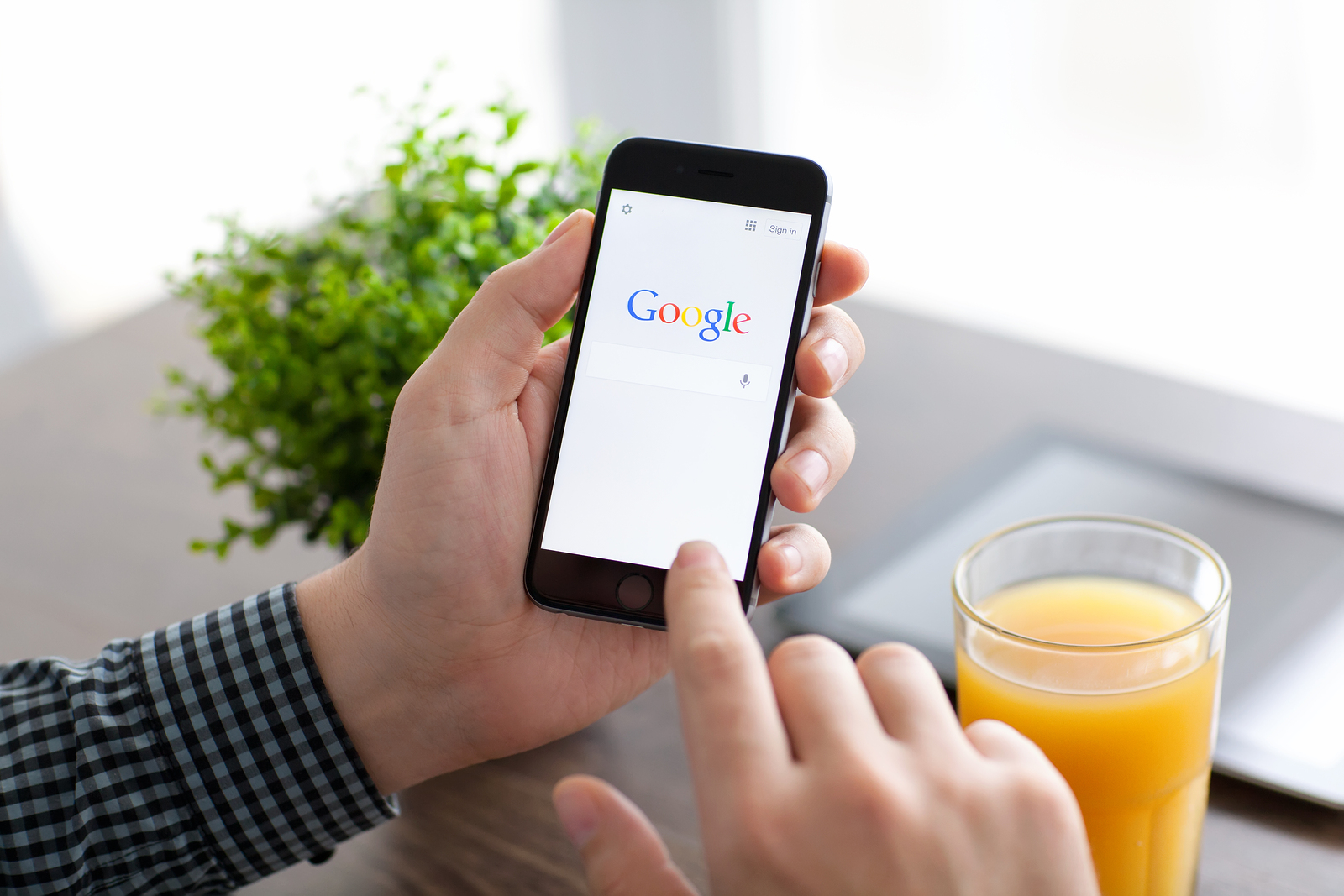 The shift of mobile search from to apps - Verde Media